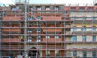 Das Gewos-Institut erwartet eine Erholung am Immobilienmarkt - denn Wohnraum ist etwas erschwinglicher geworden (Archivfoto). - Patrick Pleul/dpa