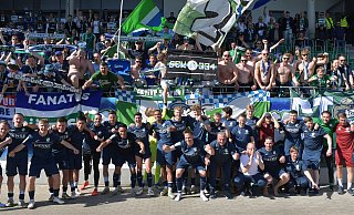 Nicht nur der FCG reitet im Kreis Gütersloh momentan auf der Erfolgswelle. Das Team von Julian Hesse ist in der Regionalliga seit Monaten ungeschlagen. - sport/presse/foto Dünhölter