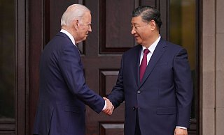 Joe Biden (l.) begrüßt Chinas Präsident Xi Jinping. - Doug Mills/The New York Times/AP/dpa