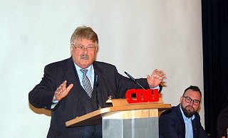 Elmar Brok sprach auf der Kreisvertreterversammlung in der Stadthalle Lübbecke. - Michael Grundmeier