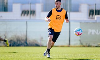 Sebastian Klaas, hier beim SCP-Trainingslager in Spanien, klagt über muskuläre Probleme. Möglicherweise muss der 25-Jährige beim Paderborner Gastspiel in Magdeburg passen. - Besim Mazhiqi