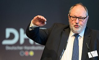 DHB-Präsident Andreas Michelmann ruft für die Handball-Frauen bei der Heim-WM hohe Ziele aus. (Archivfoto) - Robert Michael/dpa
