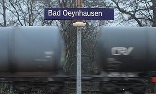 Ein Güterzug mit Kesselwaggons rumpelt durch den Nordbahnhof in Bad Oeynhausen. - Ulf Hanke