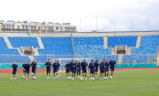 Das russiche Team steht nach dem 0:3 zum EM-Auftakt gehörig unter Druck. - Foto: Igor Russak/dpa