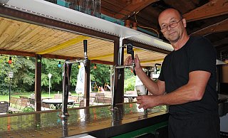 Gerholds-Inhaber Michael Ockert weiß nicht, wie er in der derzeitigen Situation reagieren soll. "Ich bin gerne Gastronom. Aber es muss für mich auch wirtschaftlich sein", sagt er. - Uwe Pollmeier