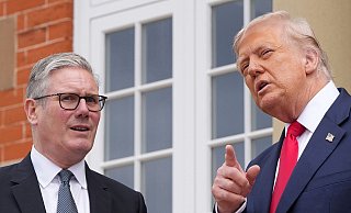 US-Präsident Trump droht Russland mit einer Fristverkürzung bei den Zöllen. - Christopher Furlong/Pool Getty Images Europe/AP/dpa US-Präsident Trump droht Russland mit einer Fristverkürzung bei den Zöllen. - Christopher Furlong/Pool Getty Images Europe/AP/dpa