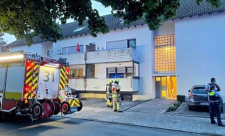 Bei Löschversuchen in der Küche hat sich ein Bewohner einer Wohnung im Obergeschoss erhebliche Verletzungen an Händen und Armen zugezogen - Ralph Meyer