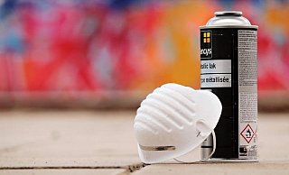 Jugendliche haben illegal Graffiti gesprüht. - (Symbolbild): Pixabay