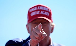 Die Unterstützung für Ex-Präsident Trump ist der Umfrage zufolge stabil. (Archivbild) - Alex Brandon/AP/dpa