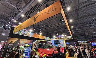 Ein bulliger Geländewagen der Feuerwehr Mühlheim/Ruhr ist der Hingucker auf dem Aerosoft-Stand auf der Gamescom. - Jens Reddeker
