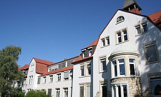 An der Auguste-Viktoria-Klinik trügt der Schein. Nach rund sieben Jahren ohne Nutzung gibt es zahlreiche Schäden an den Gebäuden. - MZG