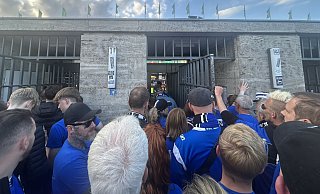 Zu wenig Eingänge? Selbst Stadionordner sollen bestätigt haben, dass es am Südtor immer klemmt. Jetzt können die Fans auf Geld hoffen. - Julius Uekmann