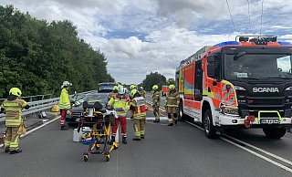 Zwei Frauen werden bei einem Unfall auf der Bundesstraße 1 verletzt. - Feuerwehr Paderborn