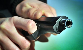 Ein Mann soll mit einer Art Gotcha-Waffe durch die Anlagen gelaufen sein. - Symbolfoto: Andreas Frücht