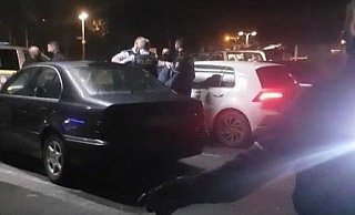 Diese Aufnahme wurde von einem der Betroffenen beim Einsatz der Polizei am Elli-Markt gemacht.  - Privat