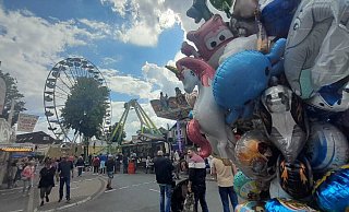 Das Riesenrad auf dem Annentag lockt die Besucher an. - Simone Flörke