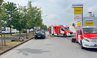 An einem Supermarkt in Rheda-Wiedenbrück ist es Ende Mai zu einem folgenschweren Unfall zwischen einer Pedelec-Fahrerin und einem Pkw gekommen. - Thorsten Heß