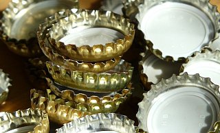 Die Kronkorken werden an Recyclinghöfe abgegeben und gegen Geld getauscht. - Symbolbild/ pixabay/ Hans