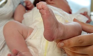 Werdende Mütter müssen sich seit der Schließung der Geburtsstation Melle nach Alternativen umschauen. Hebammengeleitete Kreißsäle gewinnen in den umliegenden Kliniken zunehmend an Relevanz. - Waltraud Grubitzsch/dpa
