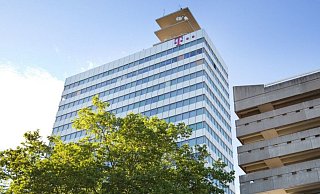 Noch ziert das Signet der Telekom das Hochhaus am Kesselbrink. - Oliver Krato
