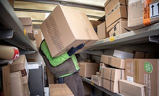 Regeln gegen Schwarzarbeit in der Paketbranche im Bundesrat beschlossen. (Archivfoto) - Sina Schuldt/dpa