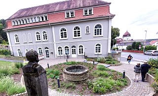 Im Dachgeschoss des idyllisch im Weberpark gelegenen Ceweco-Hauses befindet sich das Gesundheitszentrum des Kreises Lippe. Bald wird es im Gebäude ein neues ärztliches Angebot geben. - Karin Prignitz