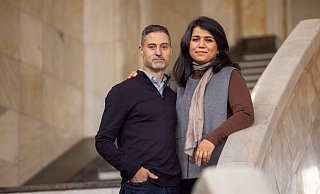 Saba-Nur Cheema und Meron Mendel sind ein außergewöhnliches Ehepaar: Sie, eine Politologin und Expertin für Antisemitismus und Islamfeindlichkeit, ist Muslimin mit pakistanischen Wurzeln. Er, Professor und Direktor der Bildungsstätte Anne Frank in Frankfurt am Main, ist ein in Tel Aviv geborener Jude. - Helmut Fricke/dpa