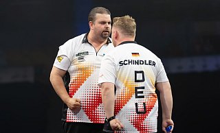 Gabriel Clemens (l) und Martin Schindler jubeln. Die Team-WM im kommenden Jahr läuft parallel zur Fußball-EM. - Jürgen Kessler/dpa