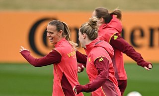 Gute-Laune-Faktor im DFB-Team: Klara Bühl (l.). - Arne Dedert/dpa