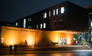 Wie die Stadtbibliothek gehört die Musikschule zu den Kultureinrichtungen, die derzeit geöffnet sind. Museen und Theater sind wegen des Corona-Virus dagegen geschlossen. - Ralf Bittner