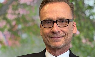 Klaus Henning Thomas ist der neue Chefarzt der Pneumologie am Klinikum Bielefeld-Mitte. - Klinikum Bielefeld gem. GmbH Klaus Henning Thomas ist der neue Chefarzt der Pneumologie am Klinikum Bielefeld-Mitte. - Klinikum Bielefeld gem. GmbH