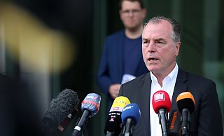 Die Person Clemens Tönnies ist eng verbunden mit dem gleichnamigen Unternehmen. "Wenn die Person dem Unternehmen dadurch nutzen kann, dass sie zurücktritt und die Verantwortung anderen übergibt, kann das während der Krise ein geschickter Schachzug sein", sagt Prof. Dr. Franz-Rudolf Esch. - Patrick Menzel