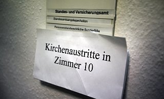 Die Sachbearbeiter für Kirchenaustritte an den Amtsgerichen hatten auch 2020 nicht unbedingt wenig zu tun. - Symbolbild: picture alliance / dpa