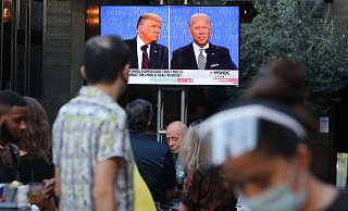 Amerikaner schauen sich die erste TV-Debatte von Donald Trump und Joe Biden an. Die nächste ist am 15 Oktober. - AFP