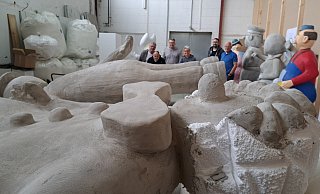 Brauchen in der Werkstatt viel Platz: Die Figuren der Kreativen der StKG. - Madita Schellenberg