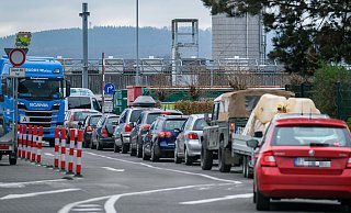 Manche Gewerbetreibende nutzen die Abfallanlieferung am Wertstoffhof – wie hier an der Herforder Straße – für Privatleute (Archivfoto). - Andreas Zobe