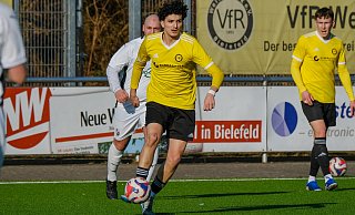 Ayyoub El Koudadi (am Ball) traf für seine Wellensieker zum 1:1-Endstand gegen SW Sende. - Andreas Zobe