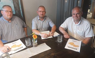 Der Warburger CDU-Stadtverband im Wahlkampfmodus: stellvertretender Vorsitzender Michael Blome (v. l.), Fraktionsvorsitzender und Bürgermeisterkandidat Hubertus Kuhaupt und Vorsitzender Rainer Kobusch. - Dieter Scholz