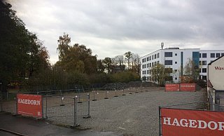 Die Investoren für den siebengeschossigen Büroturm wollen eigentlich alle Stellplätze ebenerdig anlegen - die Politik ist dagegen.  - Ludger Osterkamp
