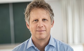 Sierk Pötting ist bei Biontech im Vorstand für die Bereiche Finanzen, Einkauf und Operations zuständig. Sein Abitur machte der Mann aus Sennelager 1992 am Gymnasium Schloß Neuhaus. - Biontech