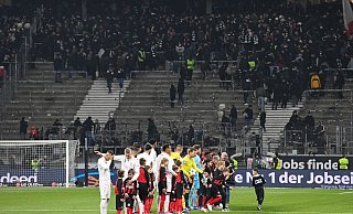Die Eintracht will die Ereignisse rund um das Heimspiel gegen den VfB Stuttgart aufarbeiten. - Arne Dedert/dpa