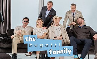 Der Cast der ersten Staffel von "The Bugatti Family": Bugatti Junior (sitzend v. l.), Margeaux, Gretchen, Bobby K., Bugatti Senior (stehend v. l.) und der Doktor. - Verena Brüning