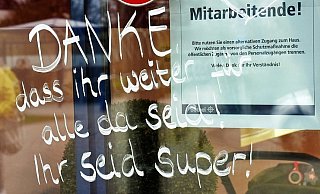 Mitarbeiter in Supermärkten und Krankenhäusern erhalten derzeit viel Lob und Anerkennung. - Barbara Franke