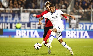Isaiah Young (vorne) begann stark. Im Laufe des Spiels verlor er wie alle Offensivkräfte aber an Durchschlagskraft. - IMAGO/Jan Huebner