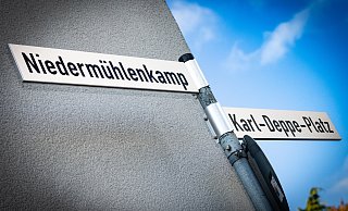 Neuer Name: Ein Teil des Niedermühlenkamps heißt nun Karl-Deppe-Platz. - Mike-Dennis Müller