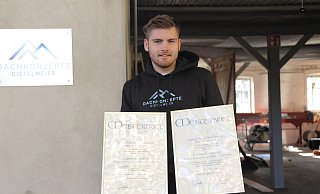 Leon Distelmeier vor seiner Werkstatt in der Straße "Im Kanaan". - Lena Kley