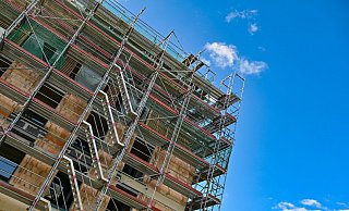 Die Zahl der Baugenehmigungen ist auch im Oktober eingebrochen (Archivbild) - Patrick Pleul/dpa