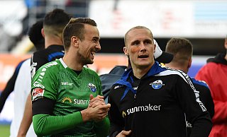 Geduld ist gefragt: SCP-Torwart Leopold Zingerle (l.) und Stürmer Sven Michel, hier nach dem Paderborner 4:1-Heimsieg gegen den Hamburger SV, sind derzeit verletzt. - Ulrich Petzold