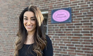 Azize Ünal (40) aus dem Kreis Gütersloh hat sich mit "Juanas Tortenwelt" selbstständig gemacht. Der Name ist ihrer 13-jährigen Tochter gewidmet. - Lena Vanessa Bleck Azize Ünal (40) aus dem Kreis Gütersloh hat sich mit "Juanas Tortenwelt" selbstständig gemacht. Der Name ist ihrer 13-jährigen Tochter gewidmet. - Lena Vanessa Bleck