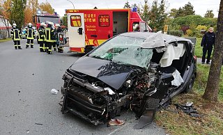 Das Auto wurde von Rettungskräften aufgeschnitten. - Joern Spreen-Ledebur